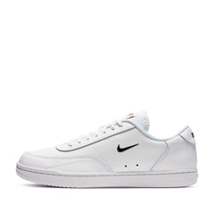 Un paio di Nike Court Vintage Footwear Un paio di Nike Court Vintage Footwear