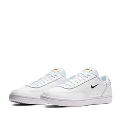 Un paio di Nike Court Vintage Footwear Un paio di Nike Court Vintage Footwear