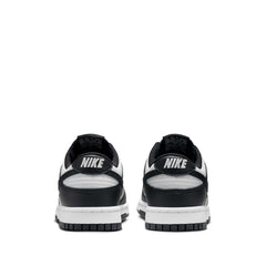 Un paio di Nike W Dunk Low Panda Footwear Un paio di Nike W Dunk Low Panda Footwear