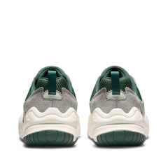 Un paio di Nike Tech Hera Footwear Un paio di Nike Tech Hera Footwear