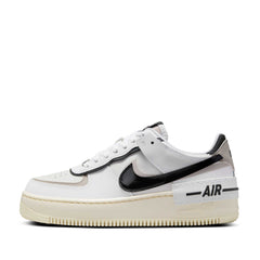 Un paio di Nike W Air Force 1 Shadow Footwear Un paio di Nike W Air Force 1 Shadow Footwear