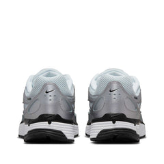 Un paio di Nike W P-6000 Footwear Un paio di Nike W P-6000 Footwear