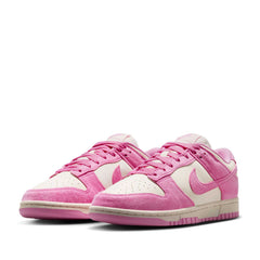 Un paio di Nike W Dunk Low Footwear Un paio di Nike W Dunk Low Footwear