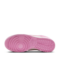 Un paio di Nike W Dunk Low Footwear Un paio di Nike W Dunk Low Footwear