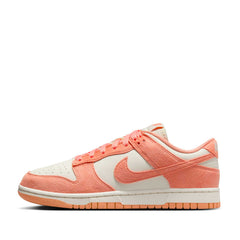 Un paio di Nike W Dunk Low Footwear Un paio di Nike W Dunk Low Footwear