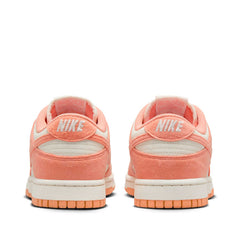 Un paio di Nike W Dunk Low Footwear Un paio di Nike W Dunk Low Footwear