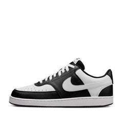 Un paio di Nike Court Vision Lo Footwear Un paio di Nike Court Vision Lo Footwear