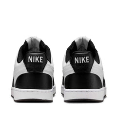 Un paio di Nike Court Vision Lo Footwear Un paio di Nike Court Vision Lo Footwear