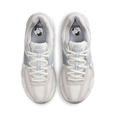 Un paio di Nike W Zoom Vomero 5 Footwear Un paio di Nike W Zoom Vomero 5 Footwear