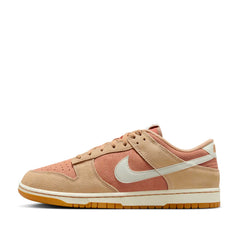 Un paio di Nike Dunk Low Retro Se Footwear Un paio di Nike Dunk Low Retro Se Footwear