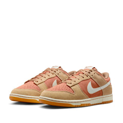 Un paio di Nike Dunk Low Retro Se Footwear Un paio di Nike Dunk Low Retro Se Footwear
