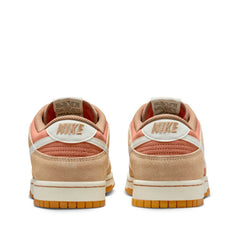 Un paio di Nike Dunk Low Retro Se Footwear Un paio di Nike Dunk Low Retro Se Footwear