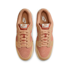 Un paio di Nike Dunk Low Retro Se Footwear Un paio di Nike Dunk Low Retro Se Footwear