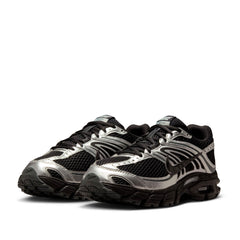 Un paio di Nike W Air Max Moto 2k Footwear Un paio di Nike W Air Max Moto 2k Footwear
