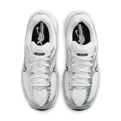 Un paio di Nike W Air Max Moto 2k Footwear Un paio di Nike W Air Max Moto 2k Footwear