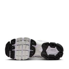 Un paio di Nike W Air Max Moto 2k Footwear Un paio di Nike W Air Max Moto 2k Footwear