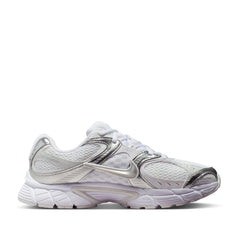 Un paio di Nike W V5 Rnr Footwear Un paio di Nike W V5 Rnr Footwear