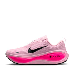 Un paio di Nike Vomero Plus Footwear Un paio di Nike Vomero Plus Footwear