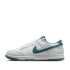 Un paio di Nike Dunk Low Retro Footwear Un paio di Nike Dunk Low Retro Footwear