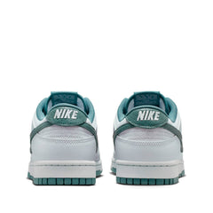 Un paio di Nike Dunk Low Retro Footwear Un paio di Nike Dunk Low Retro Footwear