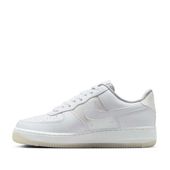 Un paio di Nike W Air Force 1 '07 Footwear Un paio di Nike W Air Force 1 '07 Footwear