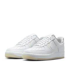 Un paio di Nike W Air Force 1 '07 Footwear Un paio di Nike W Air Force 1 '07 Footwear