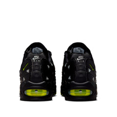 Un paio di Nike Air Max 95 Og Qs Footwear Un paio di Nike Air Max 95 Og Qs Footwear