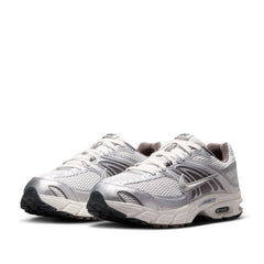 Un paio di Nike Air Max Moto 2k Footwear Un paio di Nike Air Max Moto 2k Footwear