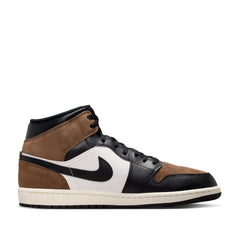 Un paio di Nike Jordan Air Jordan 1 Mid Footwear Un paio di Nike Jordan Air Jordan 1 Mid Footwear