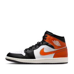 Un paio di Nike Jordan Air Jordan 1 Mid Footwear Un paio di Nike Jordan Air Jordan 1 Mid Footwear