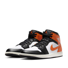 Un paio di Nike Jordan Air Jordan 1 Mid Footwear Un paio di Nike Jordan Air Jordan 1 Mid Footwear