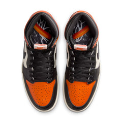 Un paio di Nike Jordan Air Jordan 1 Retro High Og Shattered Footwear Un paio di Nike Jordan Air Jordan 1 Retro High Og Shattered Footwear