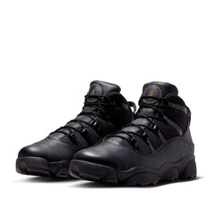 Un paio di Nike Jordan Jordan Winterized 6 Rings Footwear Un paio di Nike Jordan Jordan Winterized 6 Rings Footwear