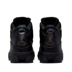 Un paio di Nike Jordan Jordan Winterized 6 Rings Footwear Un paio di Nike Jordan Jordan Winterized 6 Rings Footwear