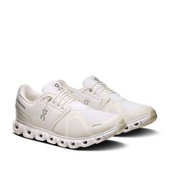 Un paio di On Cloud 6 Footwear Un paio di On Cloud 6 Footwear