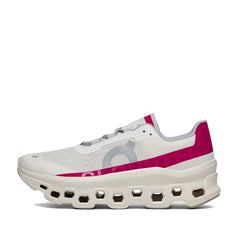 Un paio di On Cloudmster W Footwear Un paio di On Cloudmster W Footwear