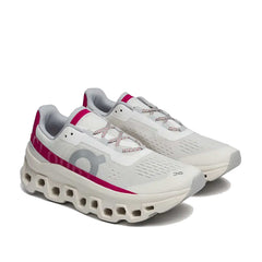 Un paio di On Cloudmster W Footwear Un paio di On Cloudmster W Footwear