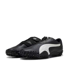 Un paio di Puma Mostro Perf Footwear Un paio di Puma Mostro Perf Footwear