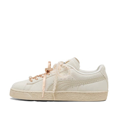 Un paio di Puma Suede Bloom Dress-Up Wns Footwear Un paio di Puma Suede Bloom Dress-Up Wns Footwear