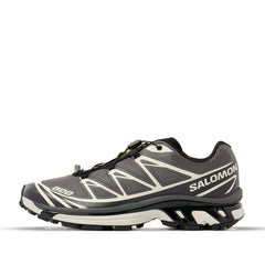 Un paio di Salomon Xt-6 Protective Footwear Un paio di Salomon Xt-6 Protective Footwear