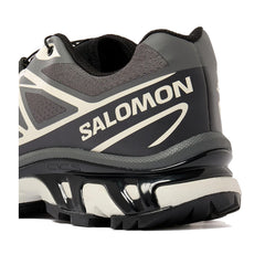 Un paio di Salomon Xt-6 Protective Footwear Un paio di Salomon Xt-6 Protective Footwear
