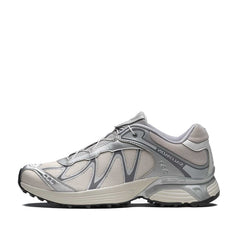Un paio di Salomon Xt-Whisper Footwear Un paio di Salomon Xt-Whisper Footwear