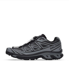 Un paio di Salomon Xt-6 Nocturne Vision Footwear Un paio di Salomon Xt-6 Nocturne Vision Footwear