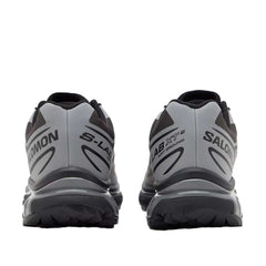 Un paio di Salomon Xt-6 Nocturne Vision Footwear Un paio di Salomon Xt-6 Nocturne Vision Footwear