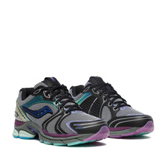 Un paio di Saucony Originals Progrid Triumph 4 Footwear Un paio di Saucony Originals Progrid Triumph 4 Footwear
