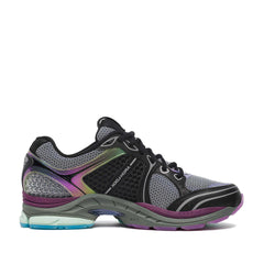 Un paio di Saucony Originals Progrid Triumph 4 Footwear Un paio di Saucony Originals Progrid Triumph 4 Footwear