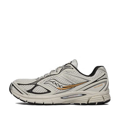 Un paio di Saucony Guide 7 Footwear Un paio di Saucony Guide 7 Footwear