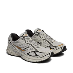 Un paio di Saucony Guide 7 Footwear Un paio di Saucony Guide 7 Footwear