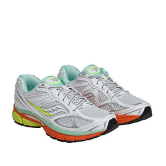 Un paio di Saucony Guide 7 Footwear Un paio di Saucony Guide 7 Footwear