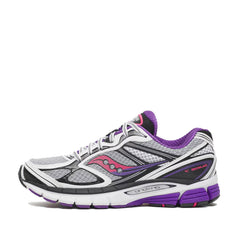 Un paio di Saucony Guide 7 Footwear Un paio di Saucony Guide 7 Footwear
